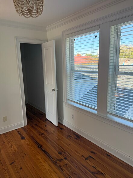 Building Photo - 194 Fishburne St