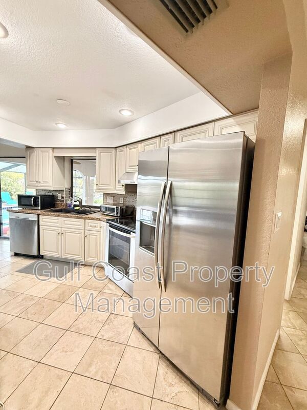 Building Photo - 2436 Abscott St