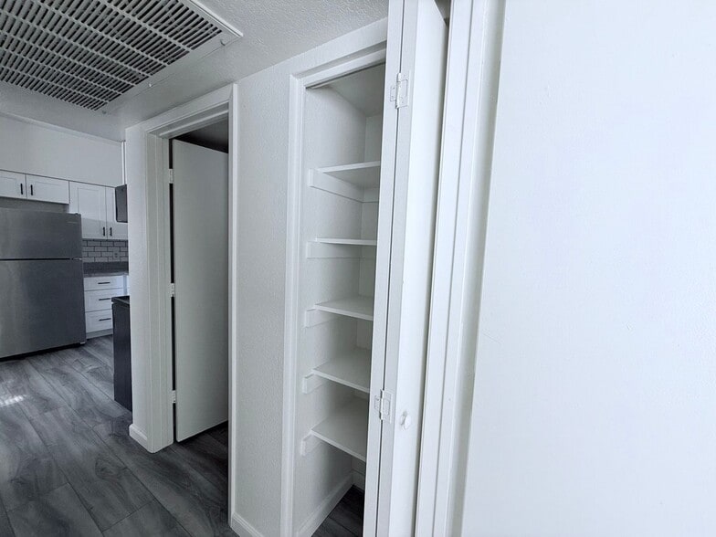 Building Photo - 2814 E Kathleen Rd