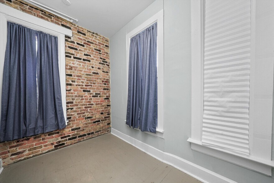 Building Photo - 1900 N Bissell St