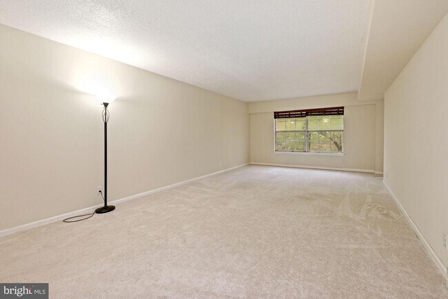 Building Photo - 7640 Provincial Dr