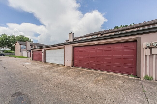 Building Photo - 12500 Brookglade Cir