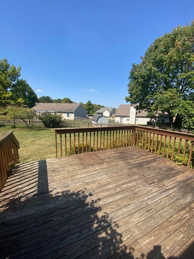 Building Photo - Spacious 4 Bedroom, 2.5 Bath Home