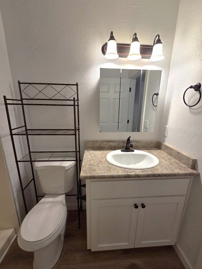 Building Photo - Newer Two bedroom/Two bath Duplex | Available NOW