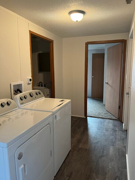 Building Photo - 4398 Universal Dr