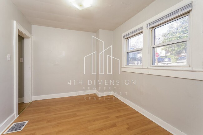 Building Photo - 2/1 Bath Home Near Downtown - Accepts Vouc...