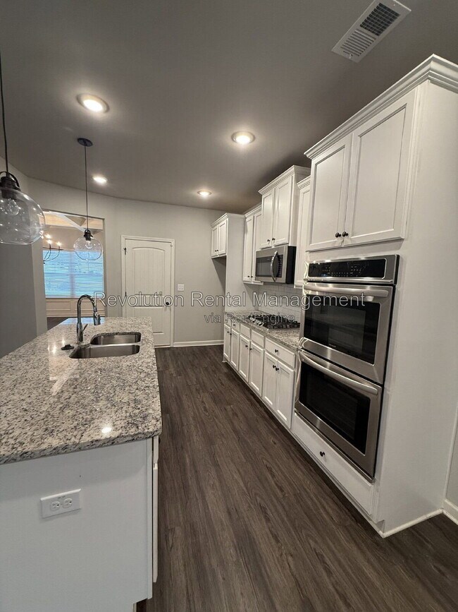 Building Photo - 1009 Fable Ln