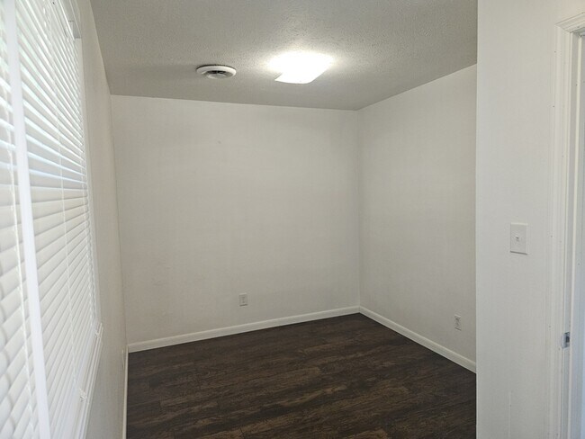 Building Photo - 619 Berwick Dr