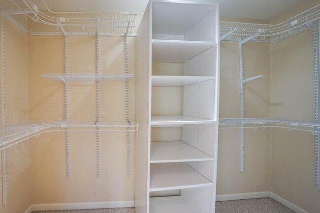 Building Photo - BEAUTIFUL FOUR BEDROOM HOME IN EAST COUNTY