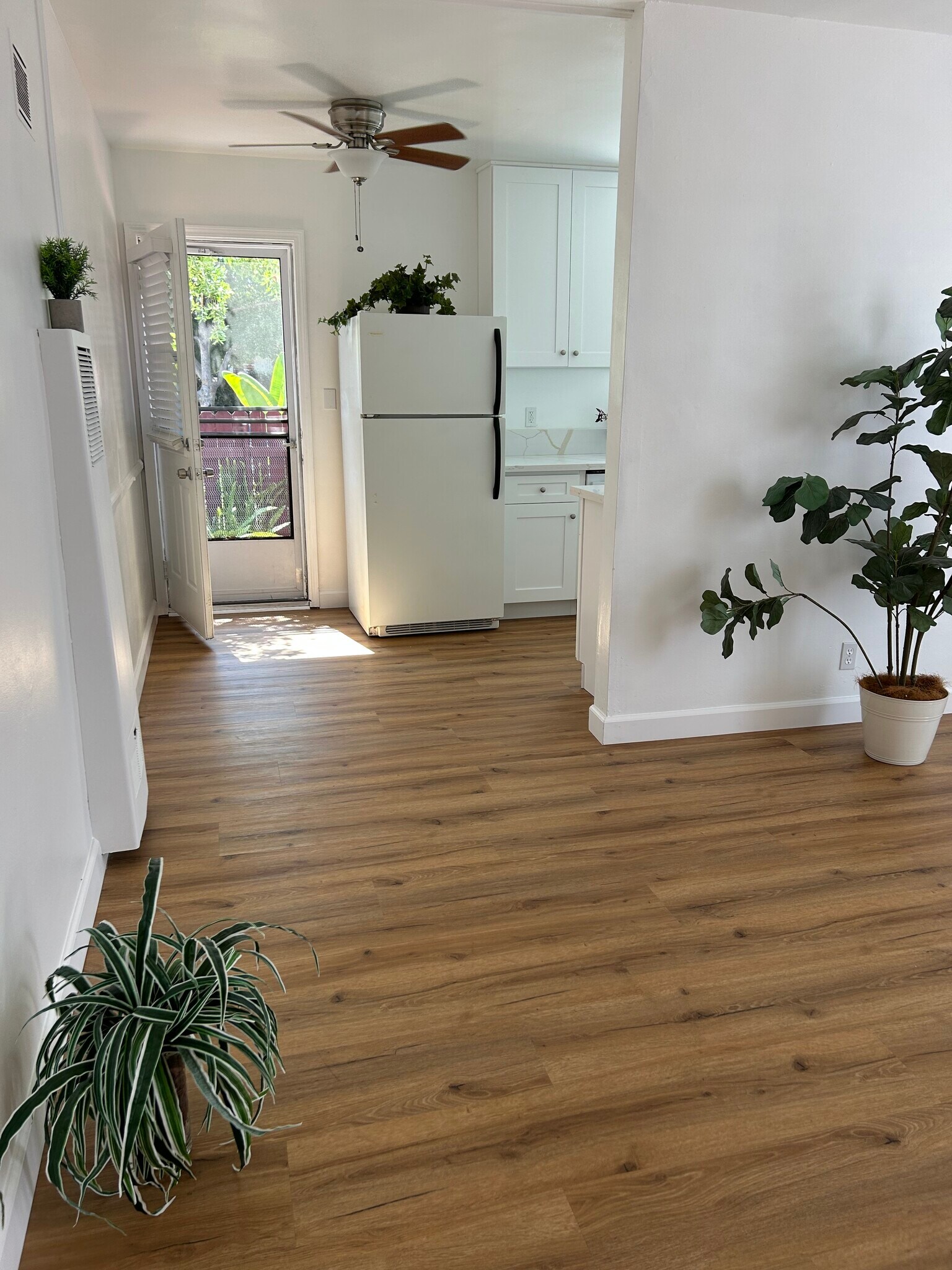 LR. Dining, kitchen - 1156 N Ardmore Ave