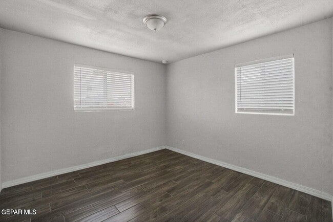 Building Photo - 5316 Saxon Dr