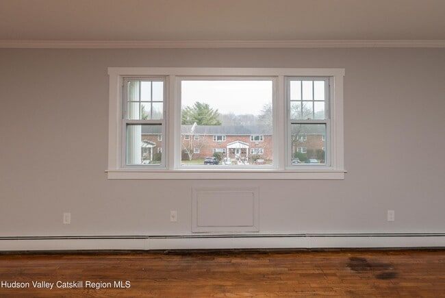 Building Photo - 136 N Chestnut St