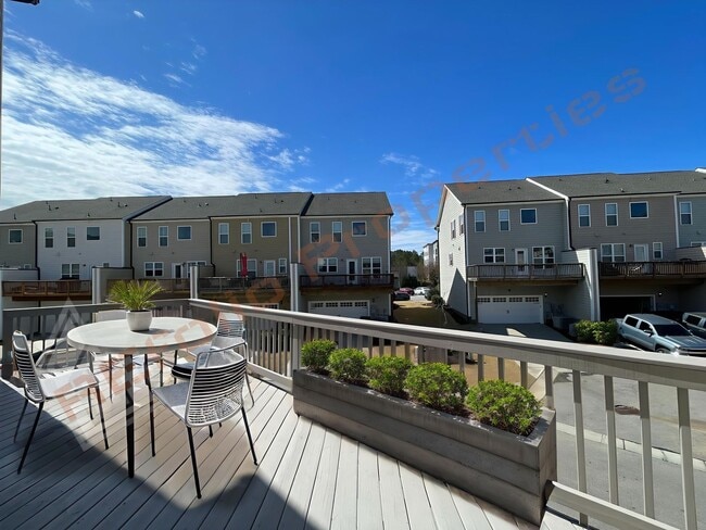 Building Photo - Beautiful End Unit 3 Story 3 bedroom, 3.5 bathroom Townhome with 2 Car-Garage in 540 Townes subdi...