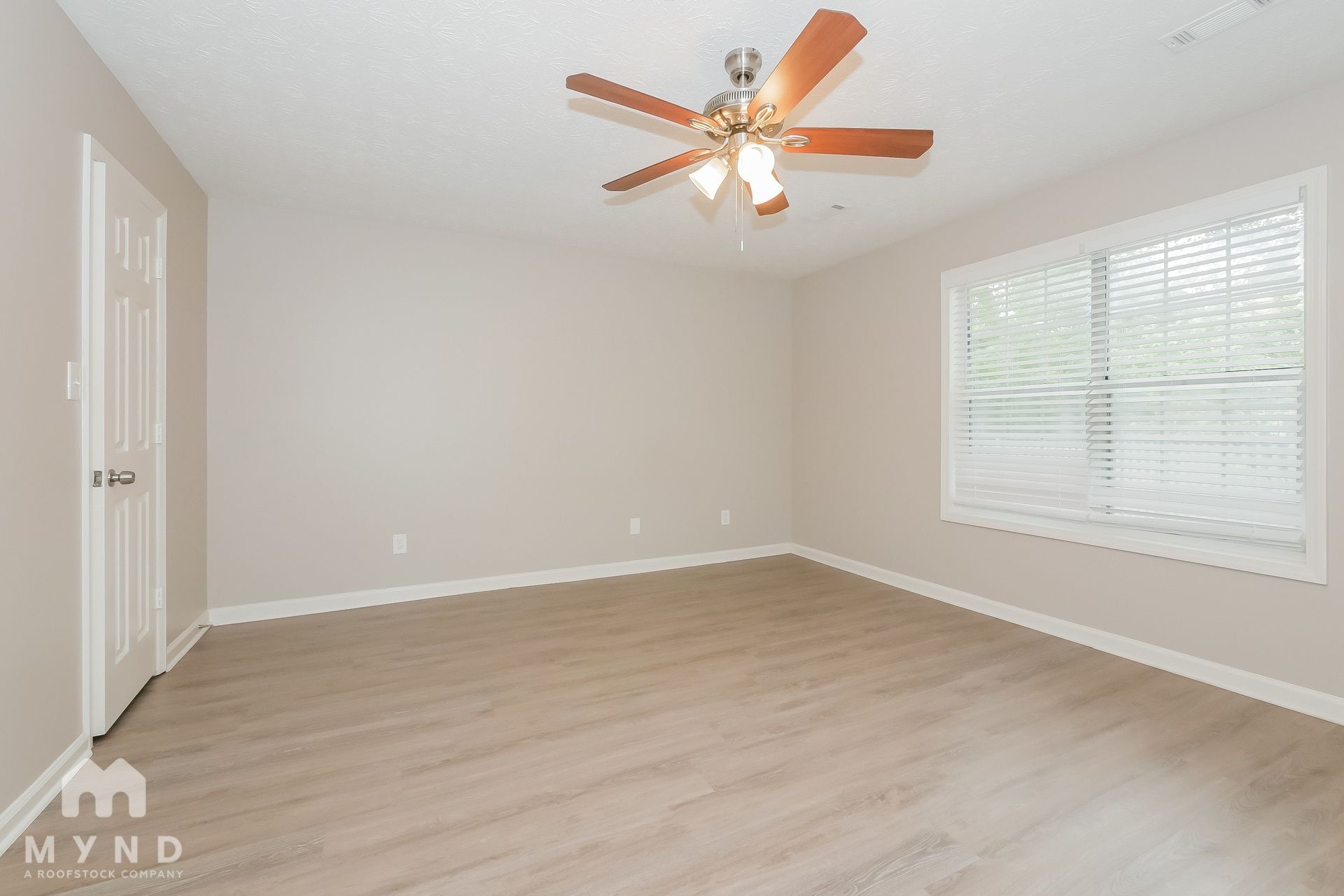 Building Photo - 370 Cornwallis Way