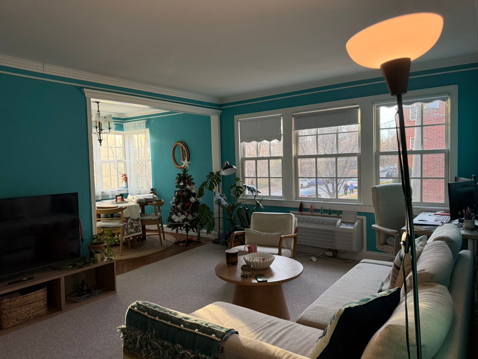 End unit gets a lot of natural light - 1800 West Abingdon Drive