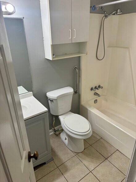 Building Photo - 2137 Fairway Ct SE