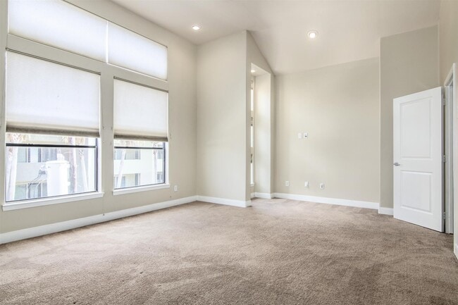 Building Photo - 5227 Lillian St