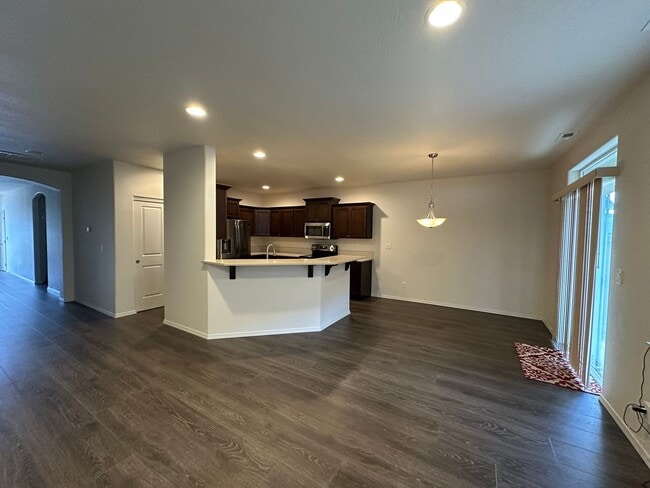 Building Photo - Newer Super Clean 3 Bedroom 2 Bath Home In NE Albany