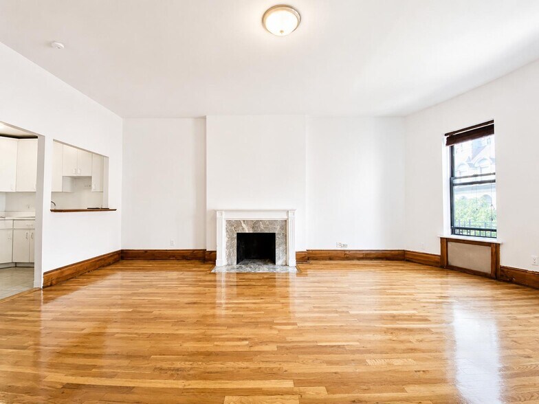 Building Photo - 302 W 107th St