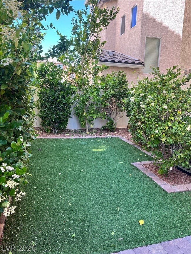 Building Photo - 10261 Ladybug Bend St