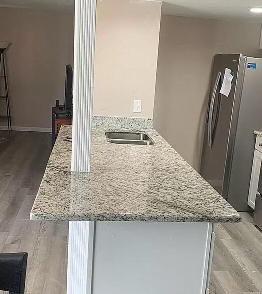 Granite Countertops - 904 Byron Ln