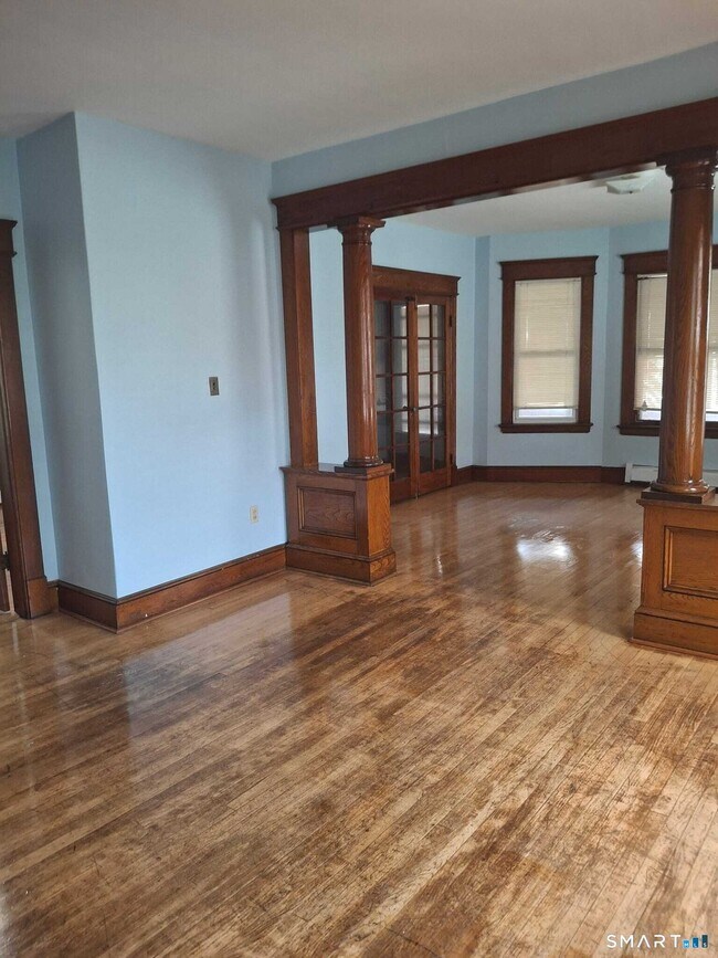 Building Photo - 486 Wilson St