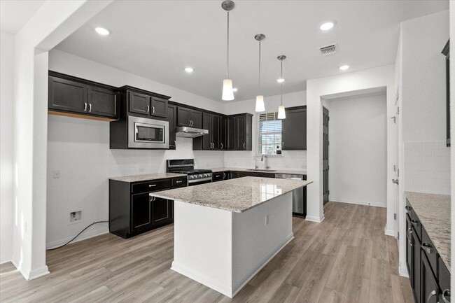 Building Photo - 813 Saratoga Ln