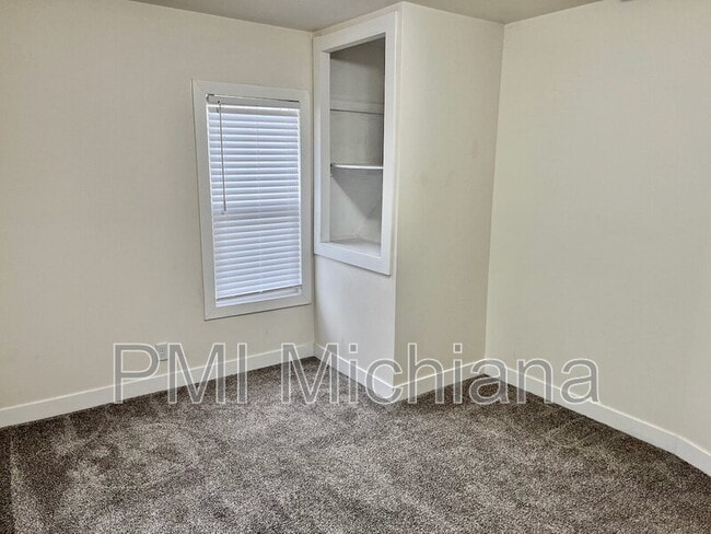 Building Photo - 924 Sherman Ave