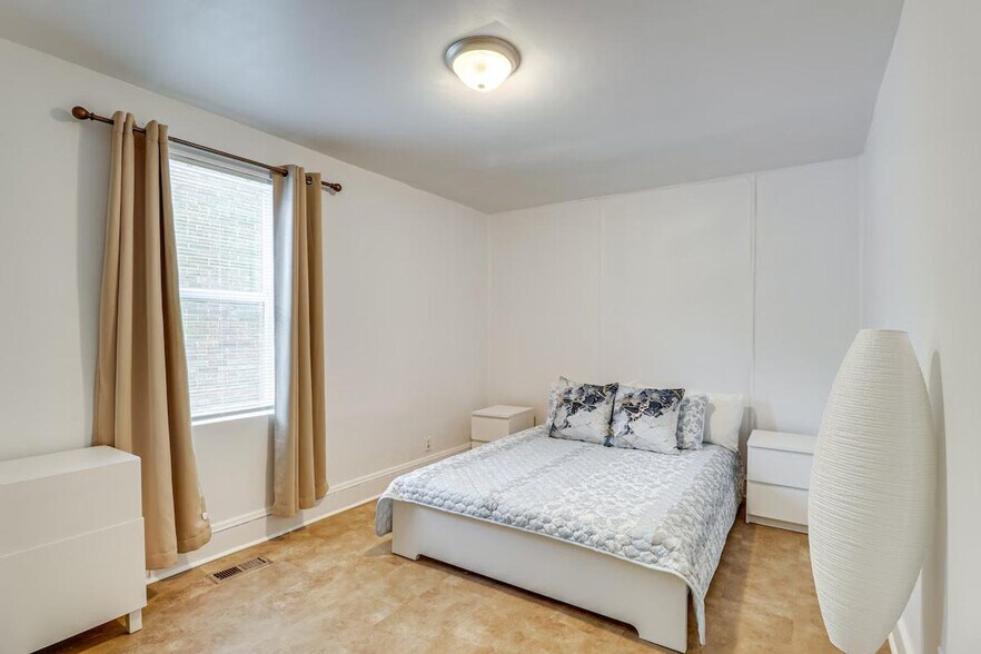 Building Photo - 9611 3rd View St