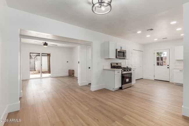 Building Photo - 1743 W Verde Ln