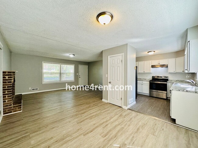 Building Photo - Ranch Style Home in KCMO w/ LVP Floors, SS Appliances and a Fenced Yard!