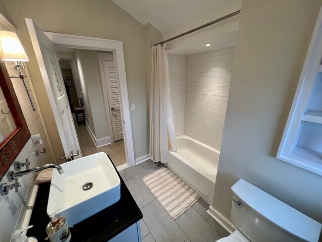 Building Photo - 246 Washington Ave