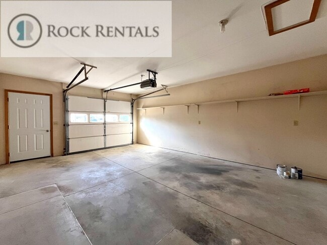 Building Photo - Beautifully Updated 4 Bed 2 Bath in South Hutchinson