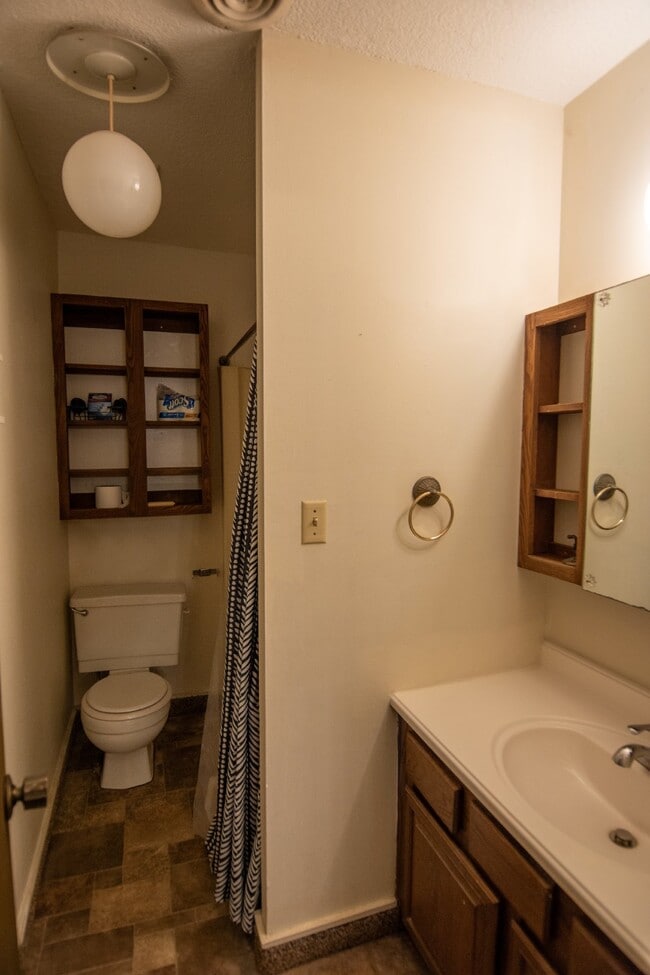 Building Photo - Cozy 1-Bedroom Multiplex Apartment in Coffeyville, KS with Modern Amenities!