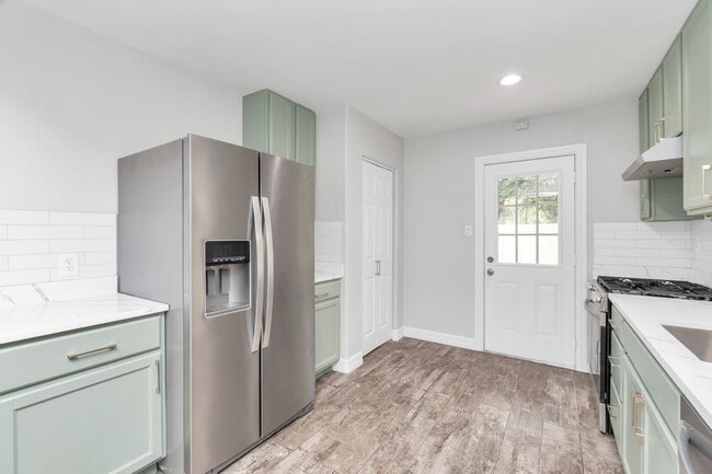 Building Photo - 1709 S Park