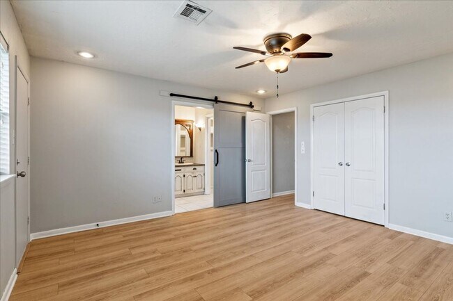 Building Photo - 7522 NW Stonegate Dr
