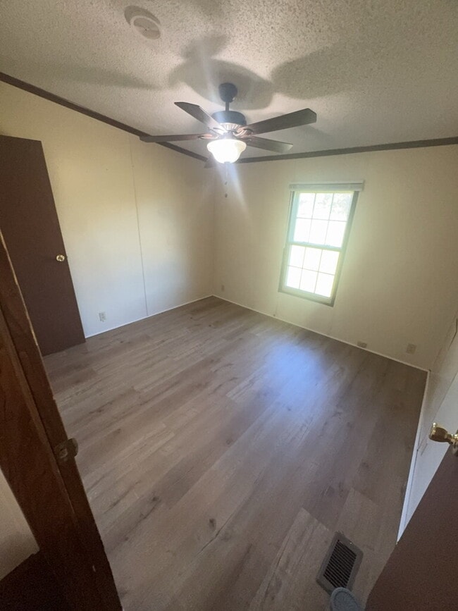 Building Photo - 1557 Catherine Lake Rd