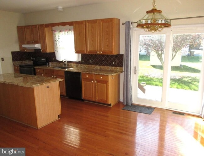 Building Photo - 138 Megan Dr