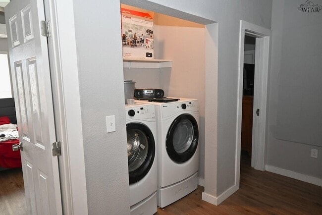 Building Photo - 1908 10th St