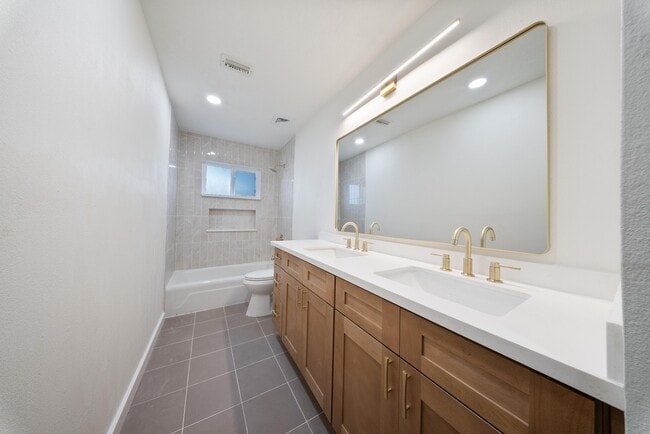 Building Photo - 9115 Tanager St