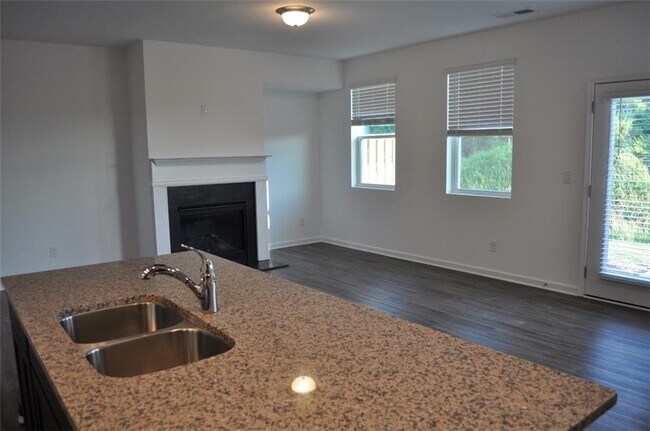 Building Photo - 5745 Thornton Dr