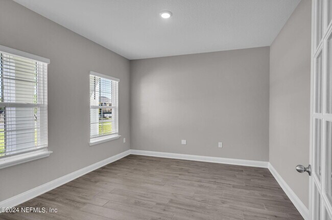 Building Photo - 660 Narvarez Ave