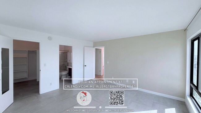 Building Photo - One of a kind 2bd/2bth with breathtaking views of the Bay, includes water, garbage, 1 parking spo...