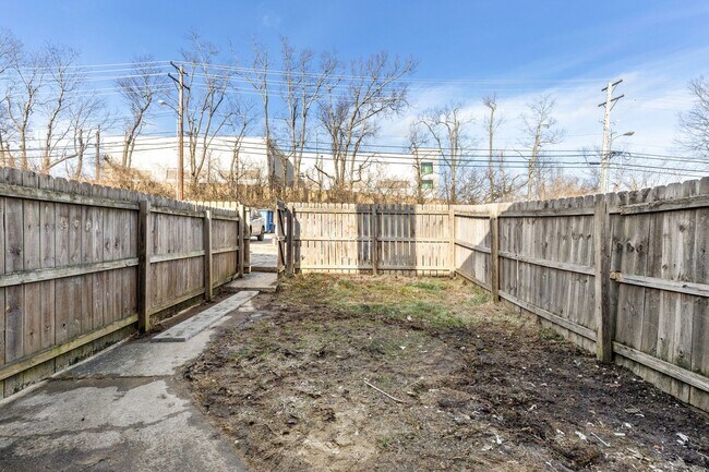 Building Photo - 155 S Eagle Creek Dr