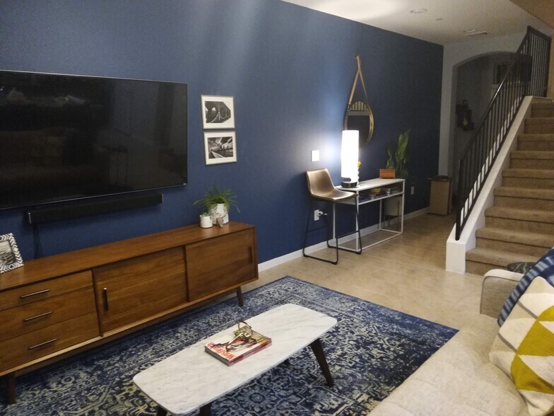 Building Photo - 2880 Donnell Dr