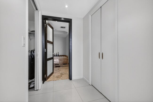 Building Photo - 9595 Collins Ave