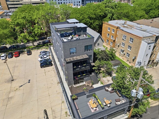Building Photo - 5039 N Winthrop Ave
