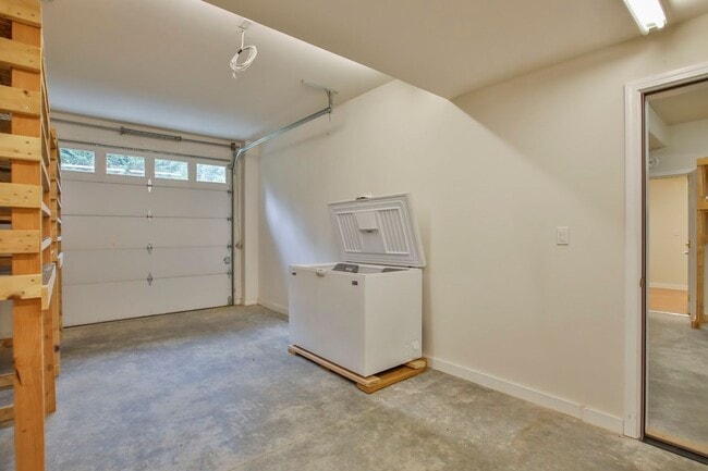 Building Photo - 2385 N 1500 E