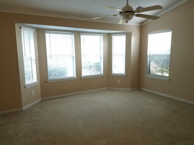 Building Photo - Great One Story With Bonus Room Over Garage