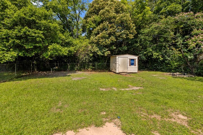 Building Photo - Charming 3 Bedroom, 2 Bathroom house